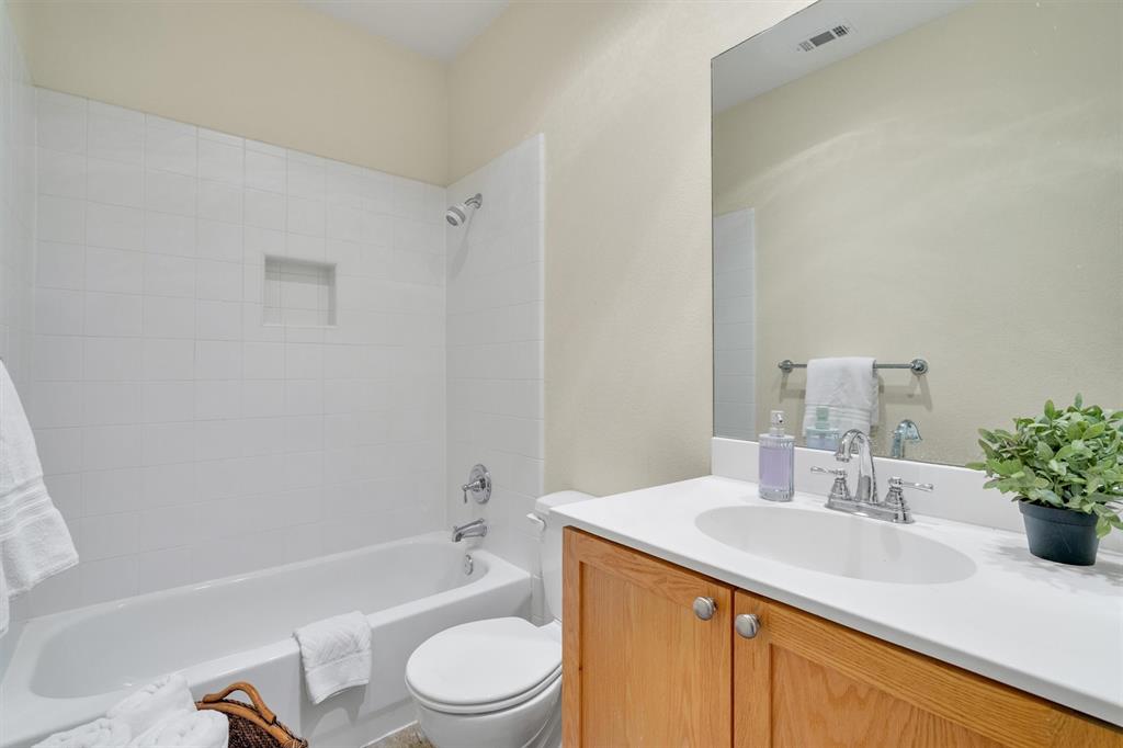 Carreras Twnhms Condos - Residential