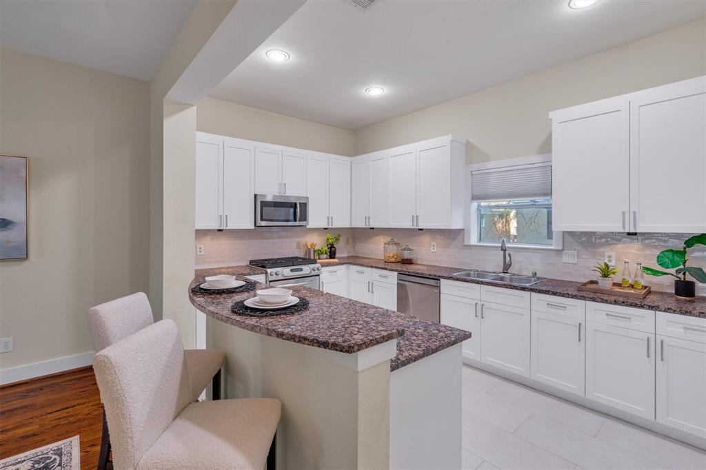 Carreras Twnhms Condos - Residential