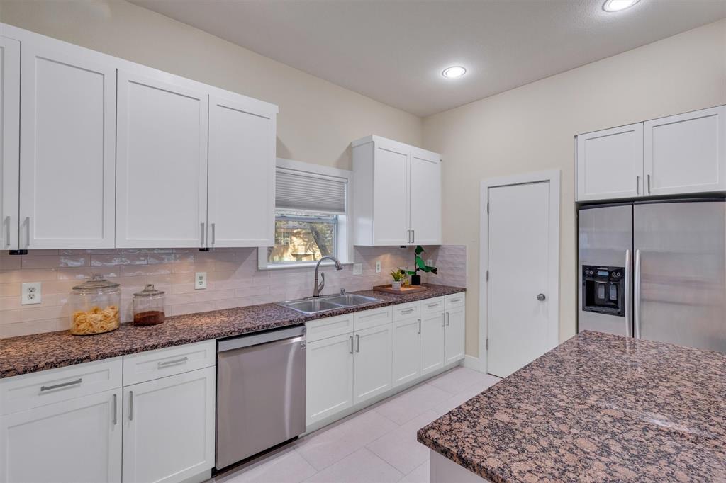 Carreras Twnhms Condos - Residential