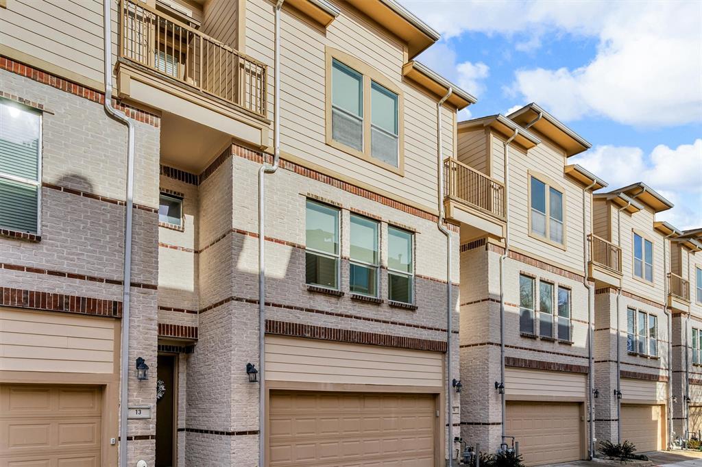 Carreras Twnhms Condos - Residential