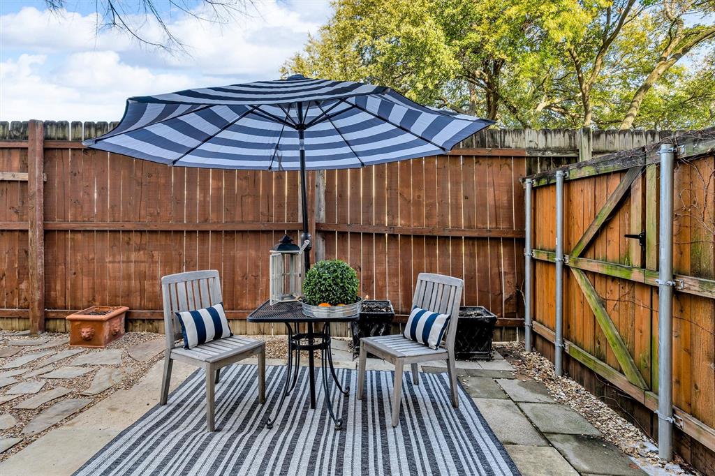 Carreras Twnhms Condos - Residential