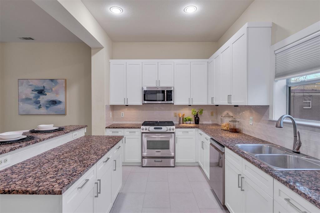 Carreras Twnhms Condos - Residential