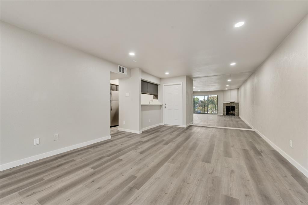 Cambridge Condo Ph 01 03 - Residential