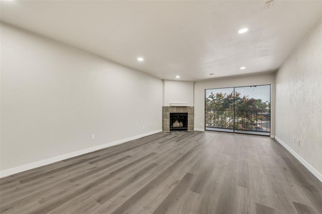 Cambridge Condo Ph 01 03 - Residential