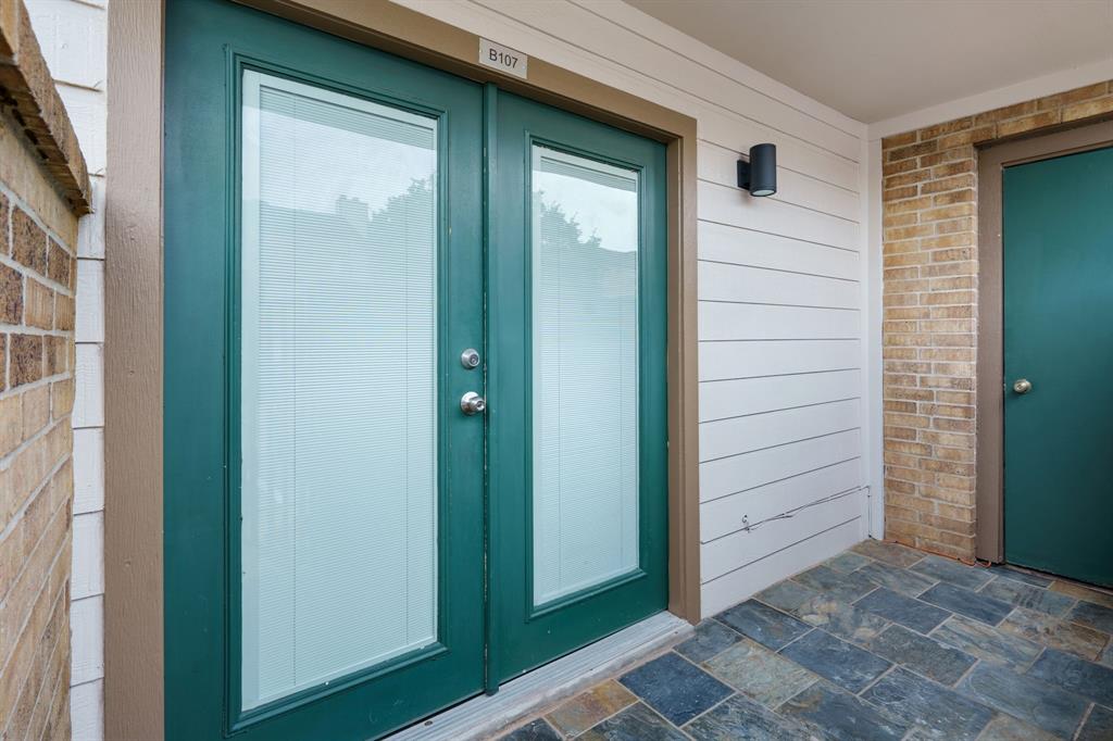 Arlington Oaks Condo - Residential