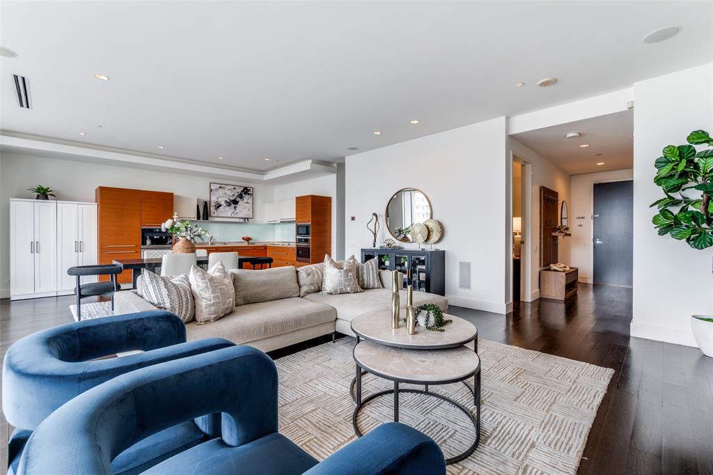 2408 Victory Park Lane 1134