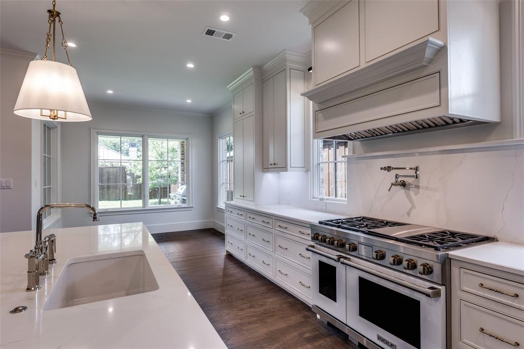 7538 Centenary Avenue