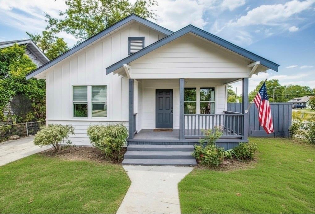 Photo 1 of 12 — 403 Parkview Avenue, Dallas, TX 75223