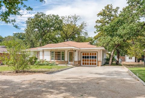 529 Roberts Cut Off Road River Oaks TX 76114
