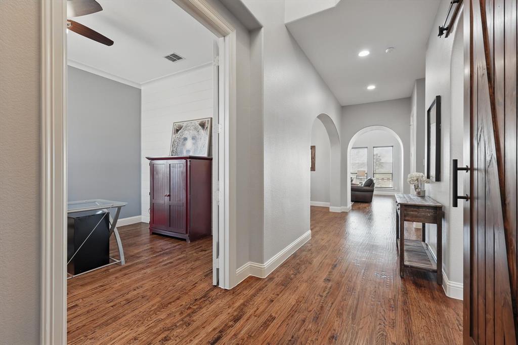 907 Highpoint Way