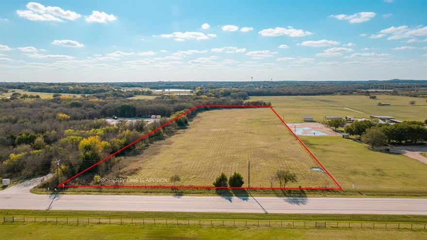 Beautiful 10 acre blank canvas of level Johnson County sandy loam soil. FM 731 highway frontage. CLose to all major grocery shopping, retail and restaurants. Desirable Burleson ISD and surrounded by luxury horse properties.
