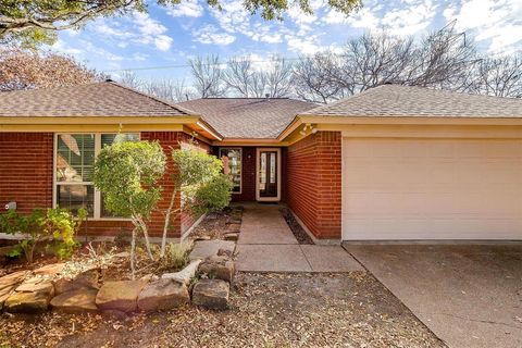 A home in Benbrook