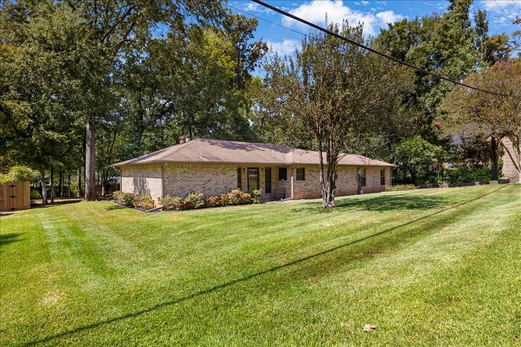 1508 Tanglewood Drive W