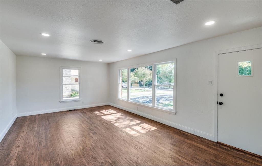 2433 Southwood Drive
