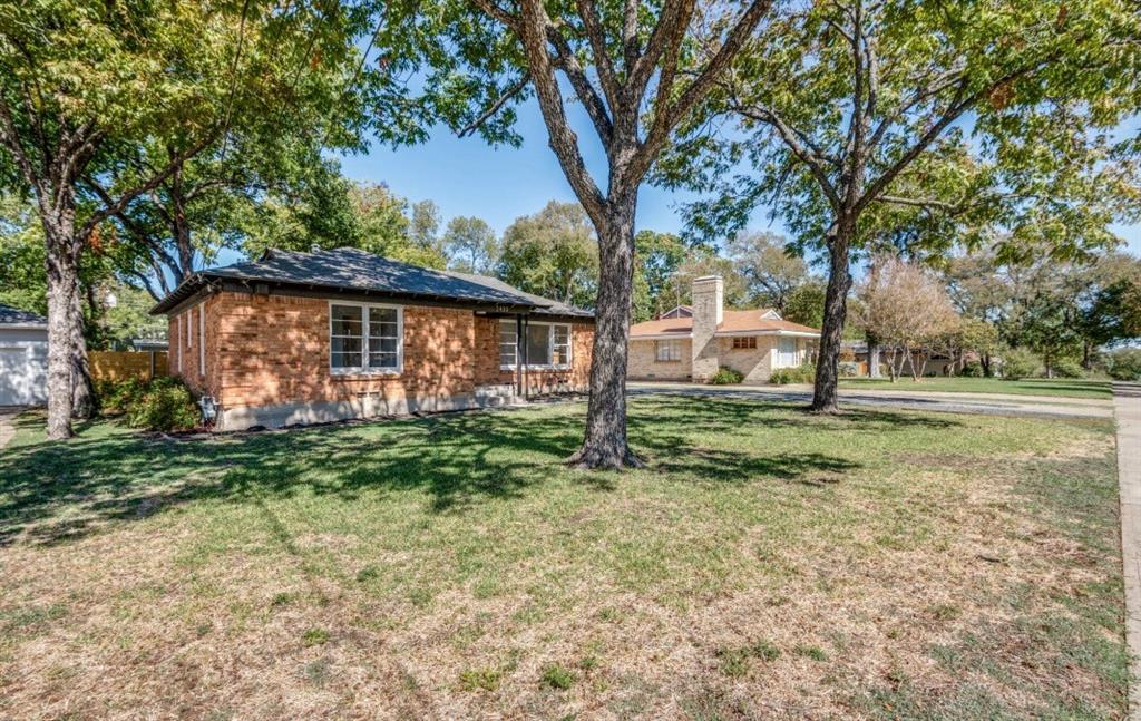 2433 Southwood Drive