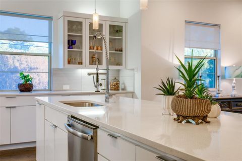 Tiny photo for 3823 Greenville Avenue, Dallas, TX 75206 (MLS # 21014157)