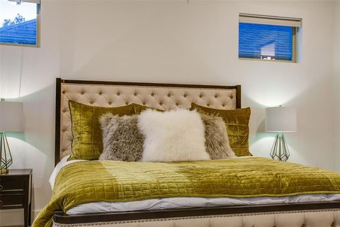 Tiny photo for 3823 Greenville Avenue, Dallas, TX 75206 (MLS # 21014157)