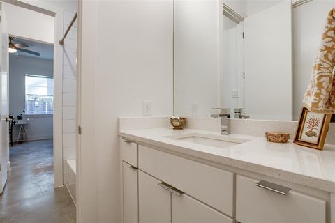 Tiny photo for 3823 Greenville Avenue, Dallas, TX 75206 (MLS # 21014157)