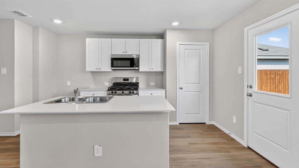Photo of 134 MACH Way, Mineral Wells, TX 76067 (MLS # 21296484)