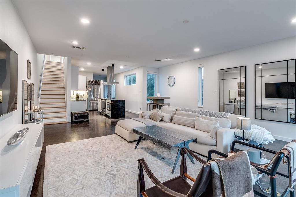 ROSS AVE - Residential Lease