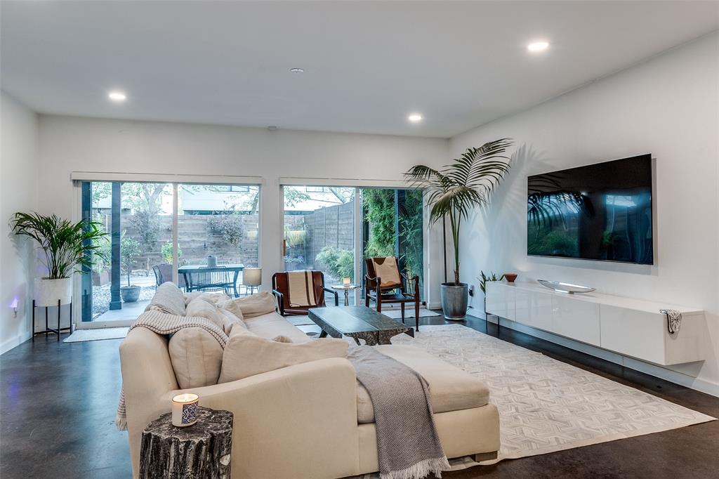 ROSS AVE - Residential Lease