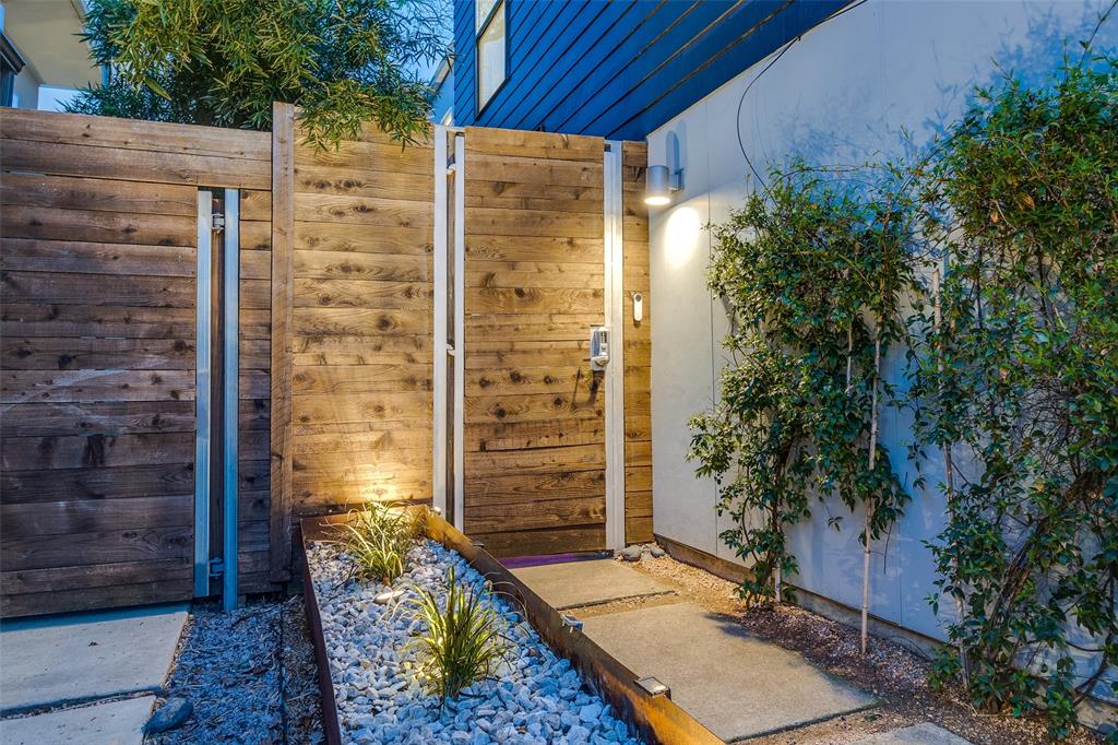 ROSS AVE - Residential Lease