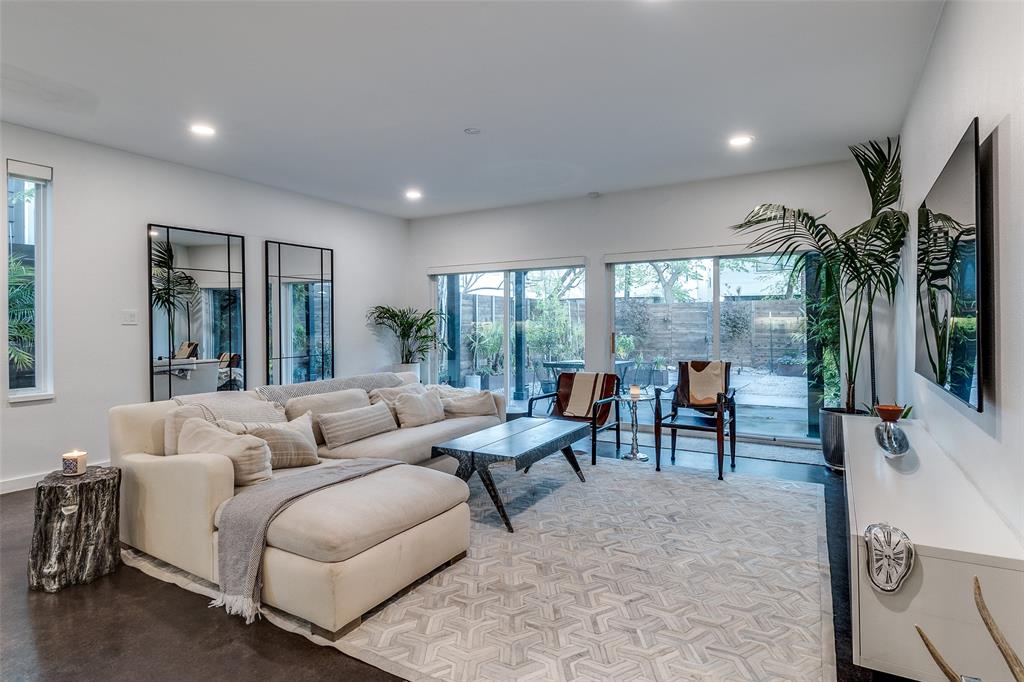 ROSS AVE - Residential Lease