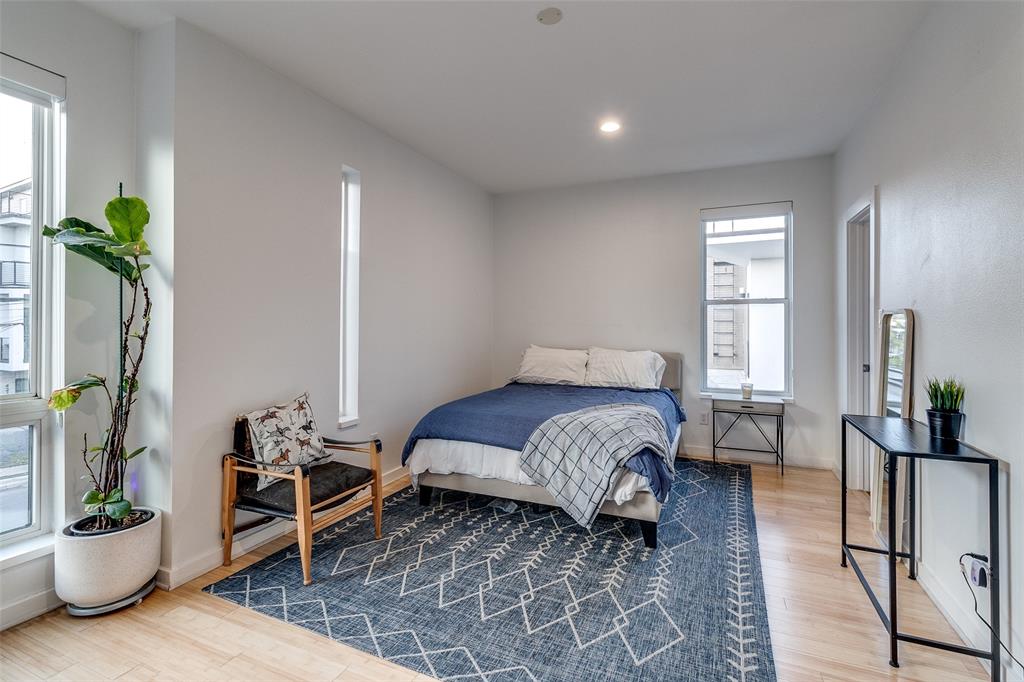 ROSS AVE - Residential Lease