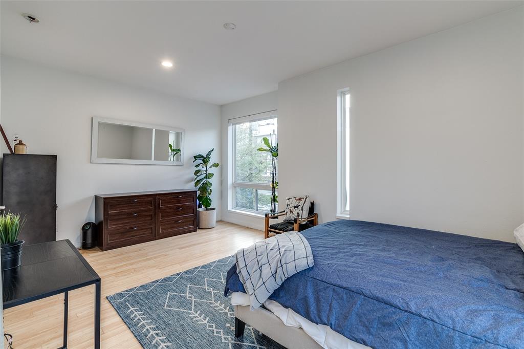 ROSS AVE - Residential Lease