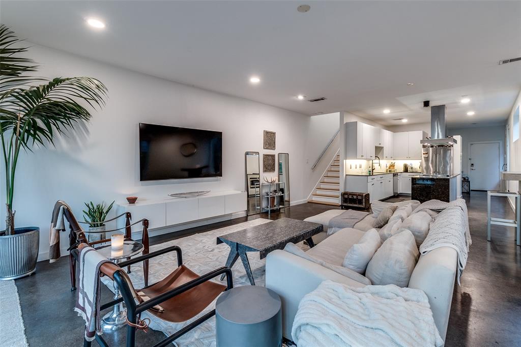 ROSS AVE - Residential Lease