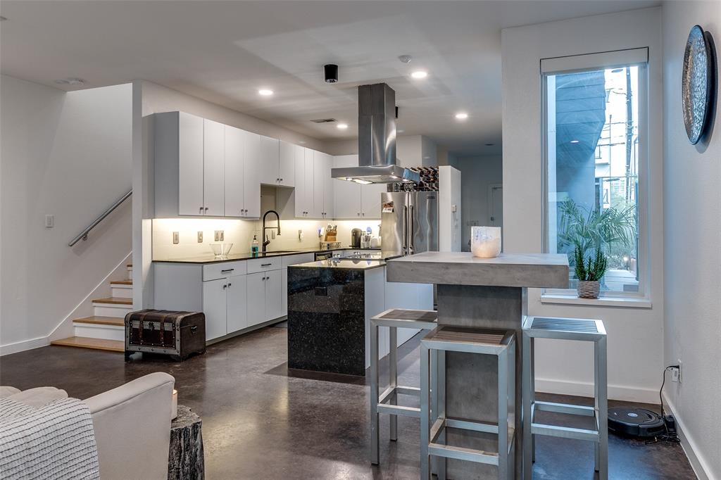 ROSS AVE - Residential Lease