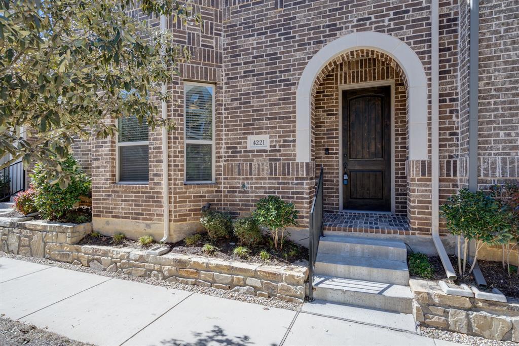 4221 Broadway Avenue - Photo 2
