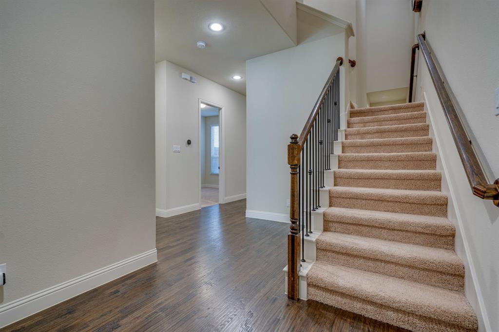 4221 Broadway Avenue - Photo 4