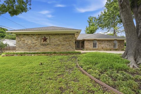 Photo of 6759 Wilton Drive, Fort Worth, TX 76133 (MLS # 21257975)