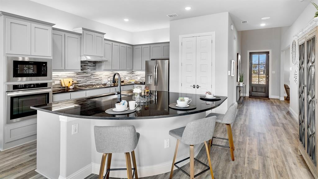 808 Longbow Drive
