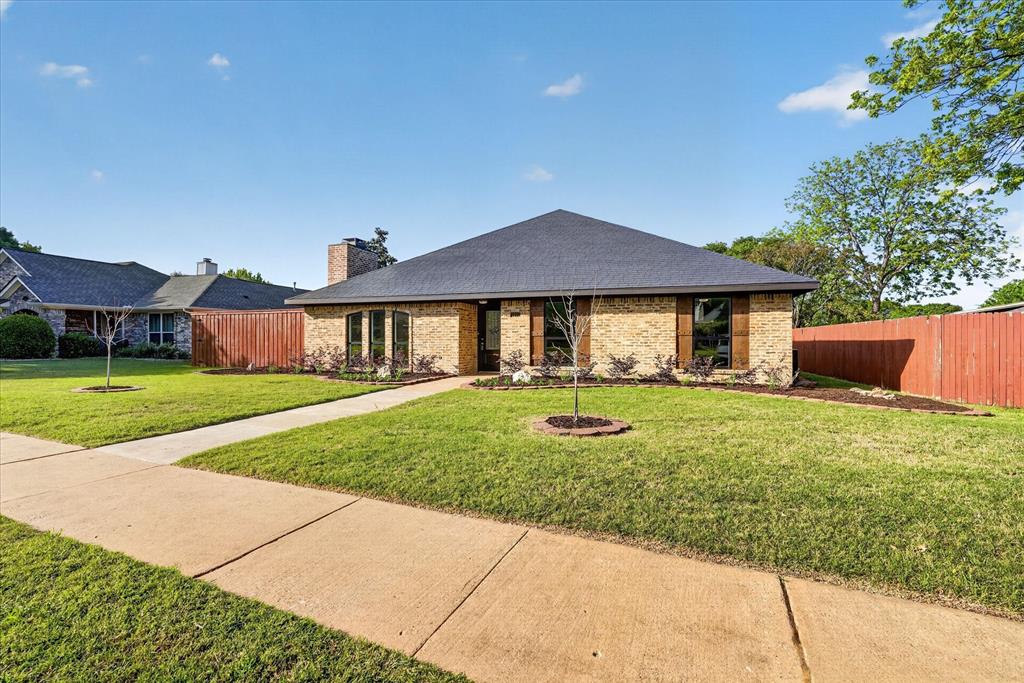 1402 Country Lane
