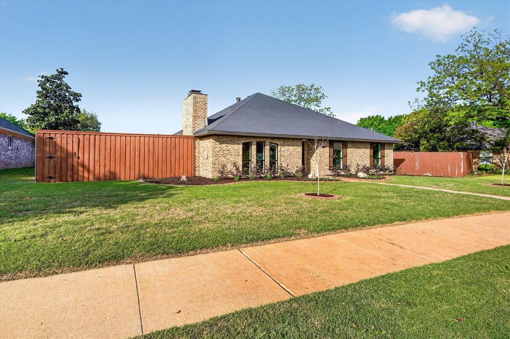 1402 Country Lane