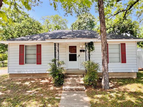 Photo of 2101 Layton Avenue, Haltom City, TX 76117 (MLS # 21254993)