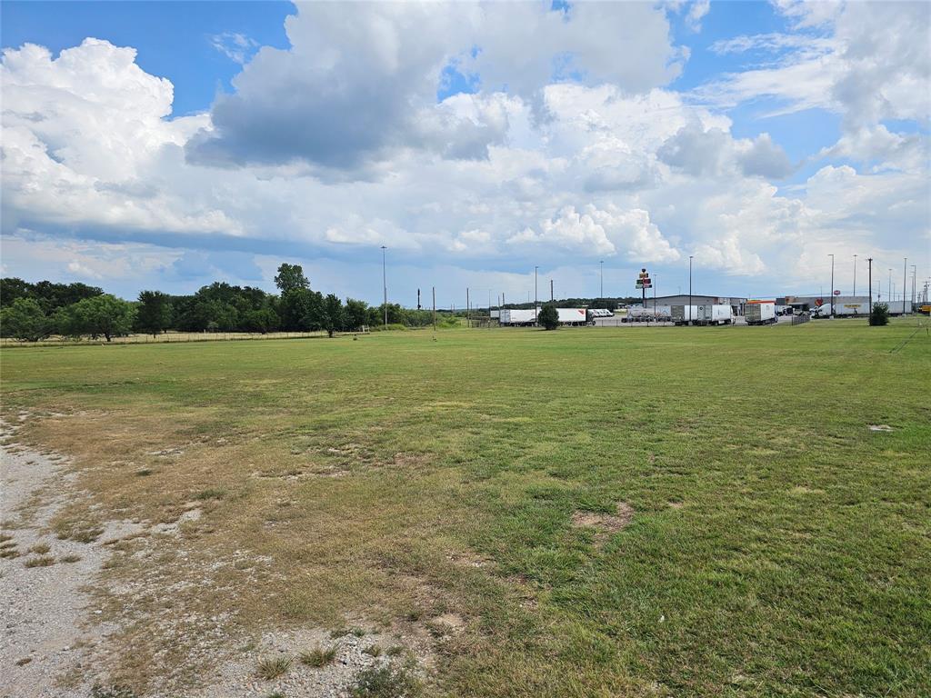 Lot 2 TX-Loop 254 W Loop W