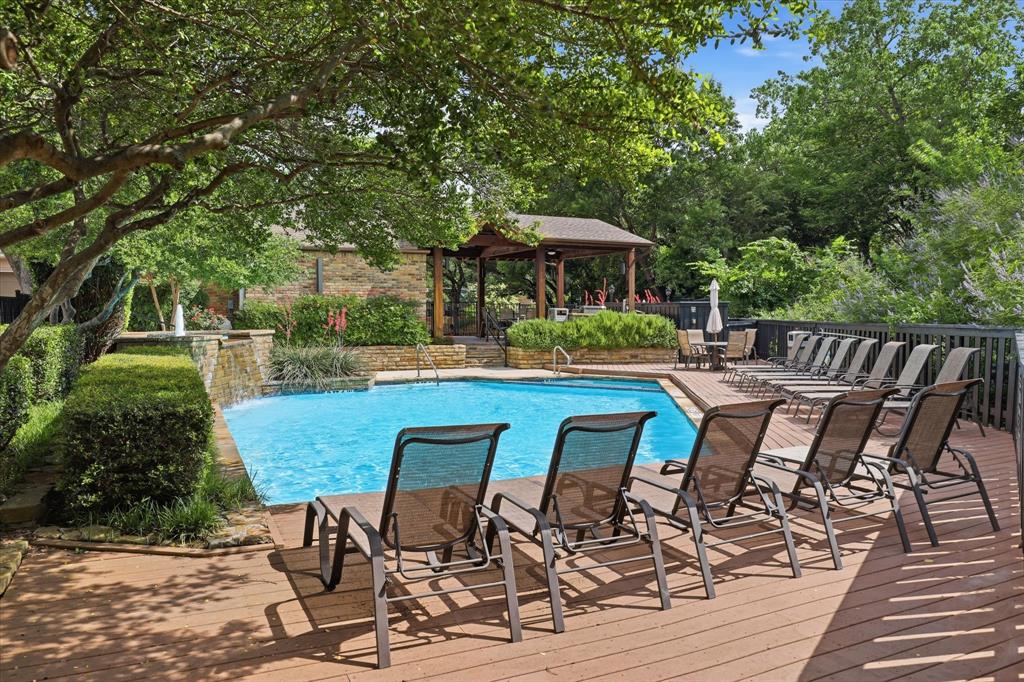 Oaks On Montfort Condos - Residential