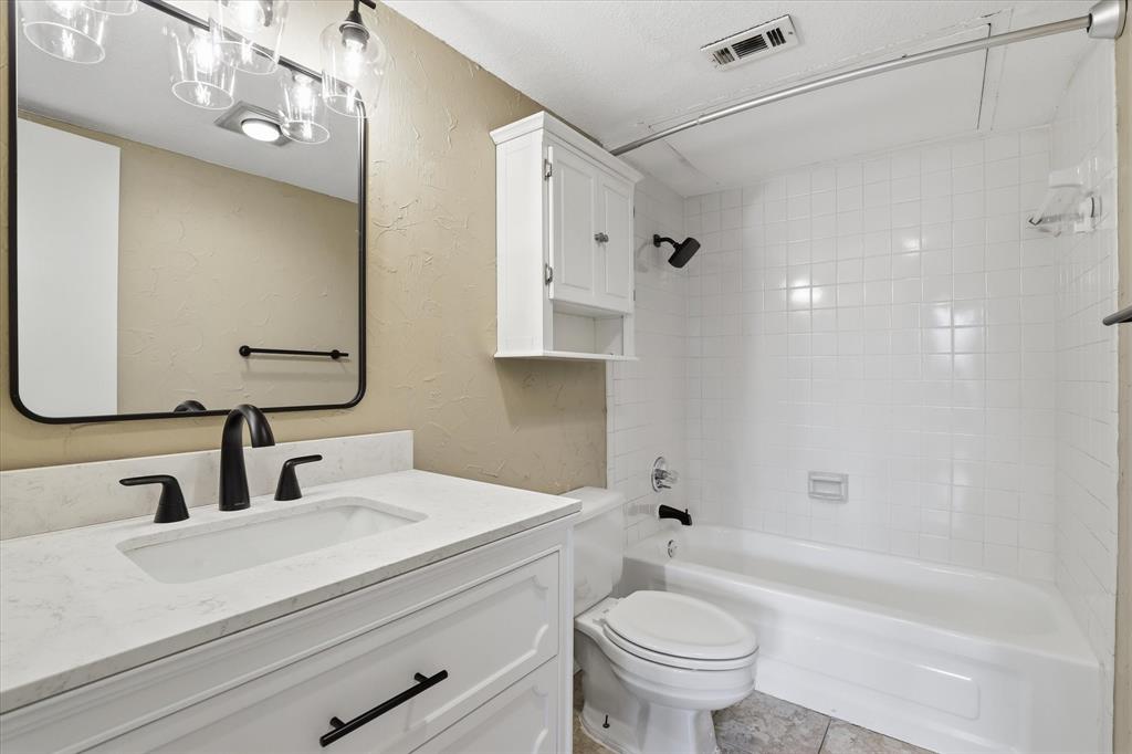 Oaks On Montfort Condos - Residential