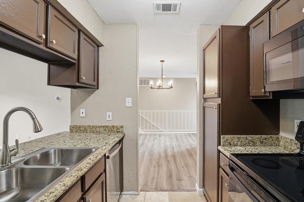 Oaks On Montfort Condos - Residential
