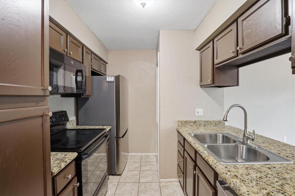 Oaks On Montfort Condos - Residential