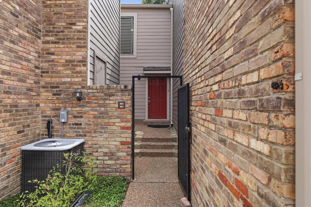 Oaks On Montfort Condos - Residential