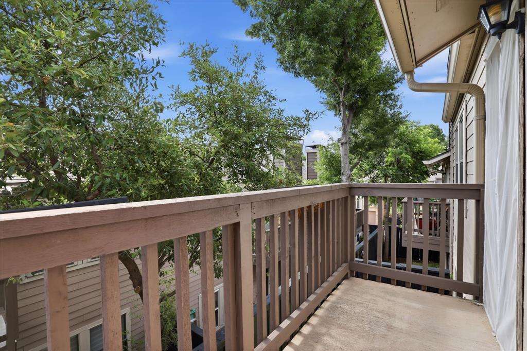 Oaks On Montfort Condos - Residential
