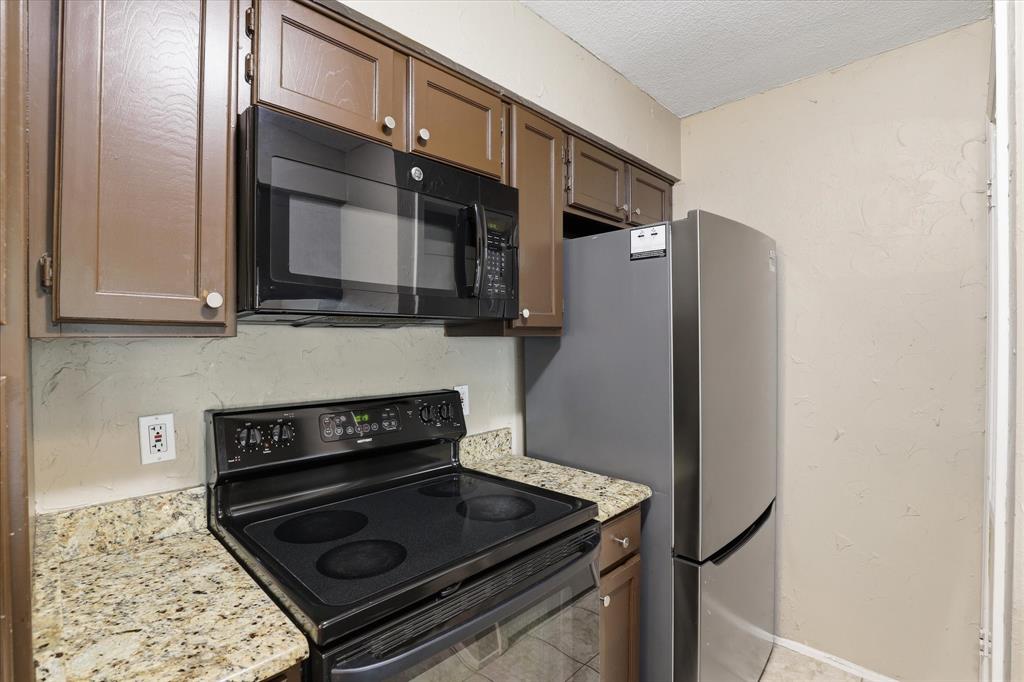 Oaks On Montfort Condos - Residential
