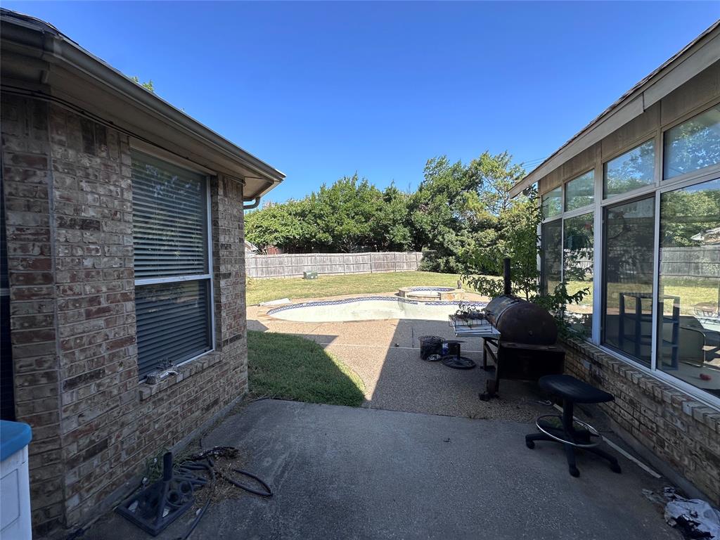 4704 Tearose Trail