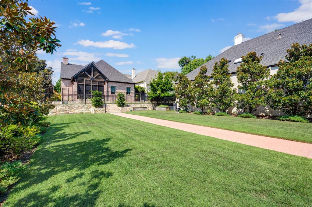 Lawn at Glen Abbey - Land