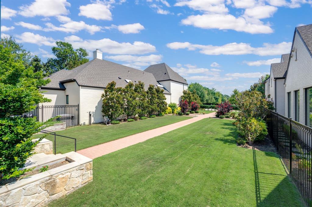 Lawn at Glen Abbey - Land