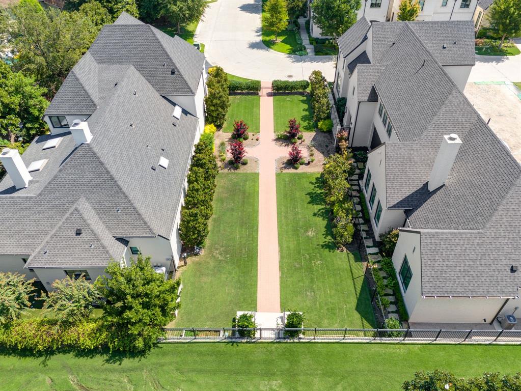 Lawn at Glen Abbey - Land